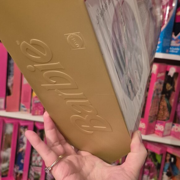 10th Anniversary 1997 Holiday Barbie w/Green Eye 1st Edition - Picture 4 of 9